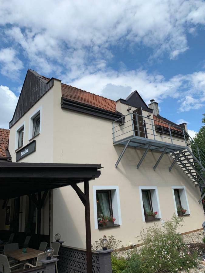 Penzion & Restaurace U Vily Sezimovo Usti Dış mekan fotoğraf